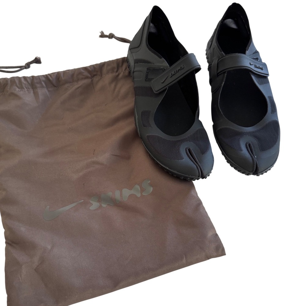 NikeSKIMS Rift Mesh Split Toe Mary Jane Black Shoes NWT Dust Bag Women's Size - Picture 2 of 7